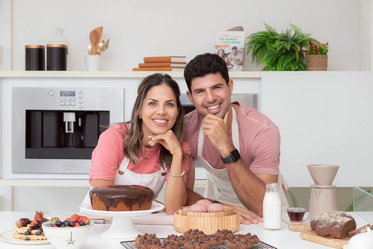 carol-e-rodolfo-irmaos-na-cozinha
